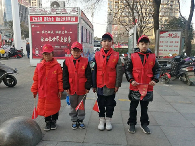 团五河县委红领巾心向党红领巾志愿者在行动
