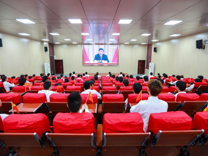淮北矿业集团团委组织收看庆祝中国共产主义青年团成立100周年大会.png