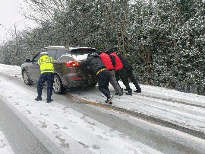 协助交?推车(1).jpg