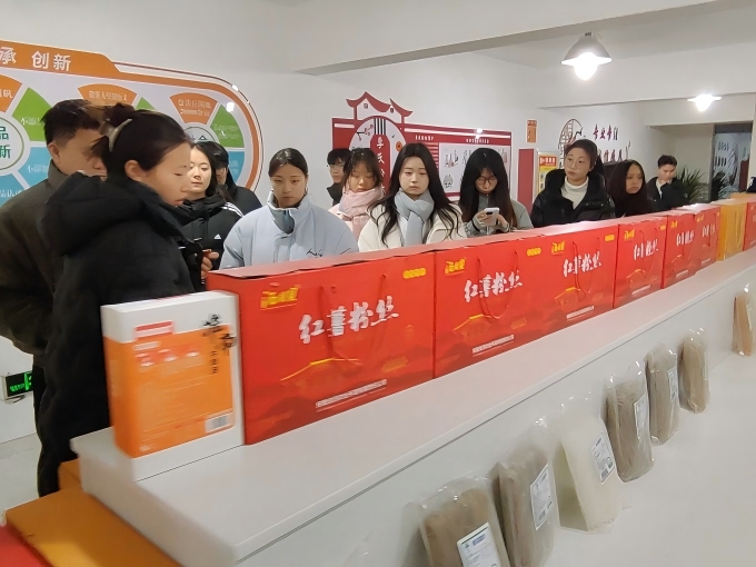 1770610699887076144.jpg 243663977.jpg