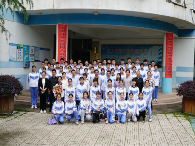 团南陵县委联合春谷中学团委开展新团员入团宣誓仪式