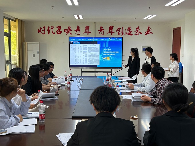 4月26日,各参赛团队分别围绕项目内容,社会价值,实践过程,创新意义