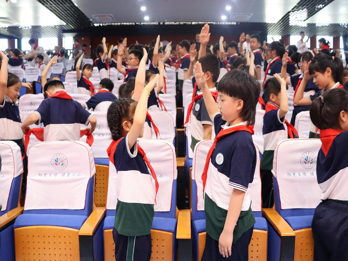 天长市各级少先队组织开展新队员入队仪式